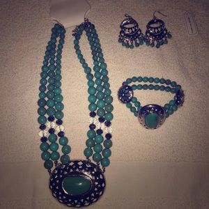 Turquoise necklace earrings and bracelet